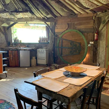 Maison De Hobbit Layenie Sous Les Etoiles Bajamont
